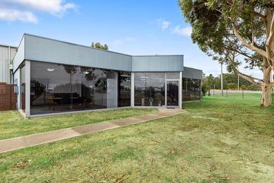 /international/au/2-old-creswick-road-wendouree-vic-505128436/