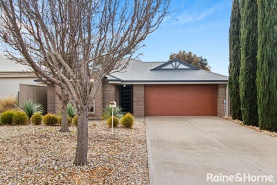 /international/au/8-waterlily-terrace-murray-bridge-sa-152624400/