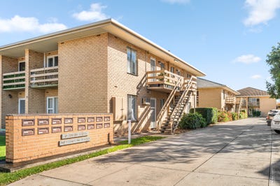 /international/au/24-10-collins-street-enfield-sa-151031588/