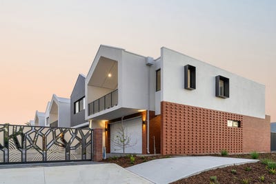 /international/au/1-8-osborne-place-stirling-wa-152309232/
