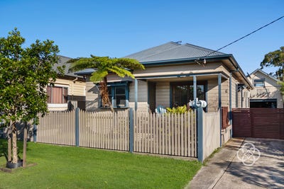 /international/au/6-mowbray-crescent-adamstown-nsw-151328016/