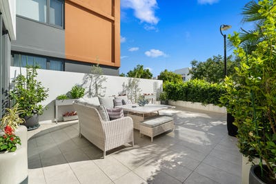 /international/au/5303-harbourview-drive-hope-island-qld-151484920/