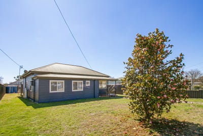 /international/au/11-phillip-avenue-uralla-nsw-152478248/