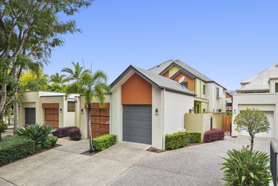 /international/au/2082-1-the-vistas-drive-carrara-qld-151490860/