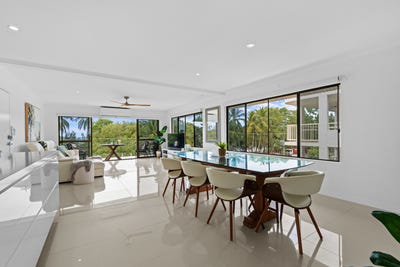 /international/au/5-127-arlington-esplanade-clifton-beach-qld-148516964/