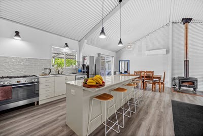 /international/au/249-granite-belt-drive-thulimbah-qld-151346464/