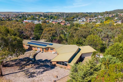 /international/au/10-montague-street-cooma-nsw-151338244/