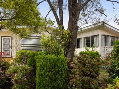 /international/au/24-llewellyn-street-centenary-heights-qld-152652164/