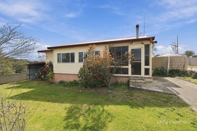 /international/au/208-kingstown-road-uralla-nsw-152410592/