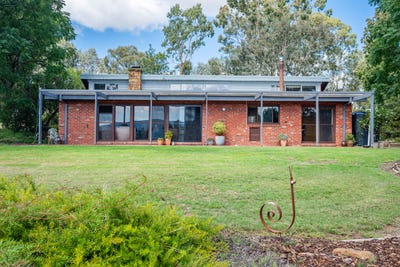 /international/au/118-mahon-lane-yackandandah-vic-150591480/