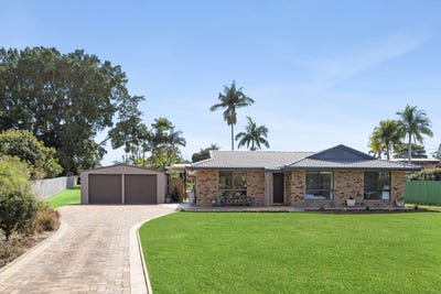 /international/au/11-heritage-drive-glass-house-mountains-qld-152452120/