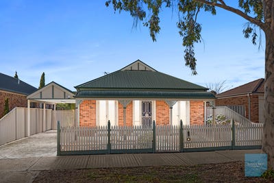 /international/au/28-naracoorte-drive-caroline-springs-vic-148475760/