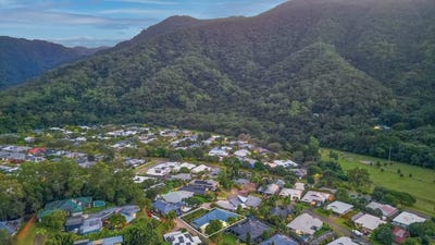 /international/au/1-brockhurst-close-redlynch-qld-151306472/