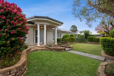 /international/au/12a-scarlet-street-dalby-qld-151369824/