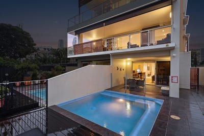 /international/au/2-19-paradise-island-surfers-paradise-qld-151366808/