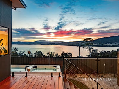 /international/au/14-inverness-street-midway-point-tas-150512208/