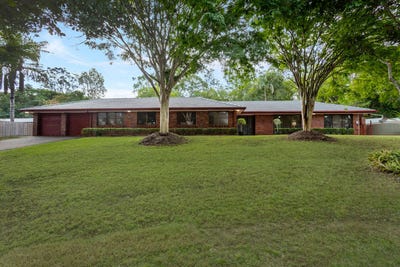/international/au/8-omeo-grove-karana-downs-qld-151306656/