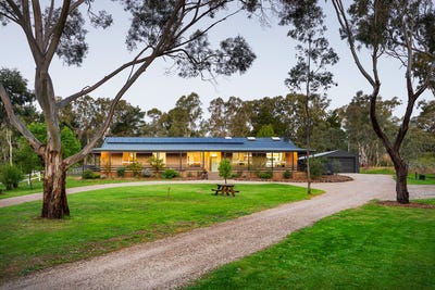 /international/au/27-mennens-lane-harcourt-north-vic-152503748/