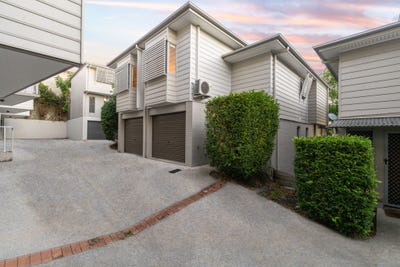 /international/au/11-8-eric-road-holland-park-qld-151552056/