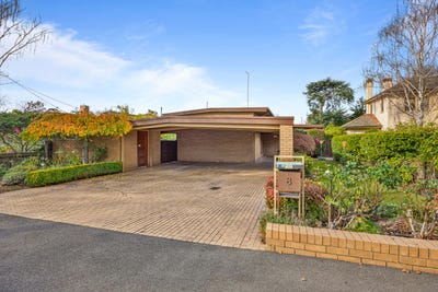 /international/au/8-crocker-street-lake-wendouree-vic-151312476/