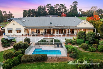 /international/au/10-zoe-louise-drive-healesville-vic-151032804/