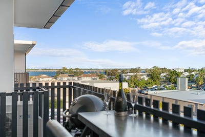 /international/au/127-3-5-spinnaker-drive-sandstone-point-qld-150456900/