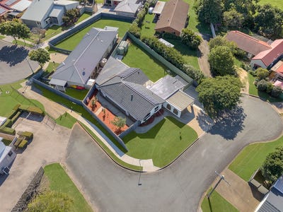 /international/au/18-buckingham-street-east-strathpine-qld-151406268/