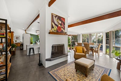 /international/au/9-lorraine-crescent-centenary-heights-qld-150872820/