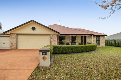 /international/au/13-fadden-crescent-middle-ridge-qld-151326772/