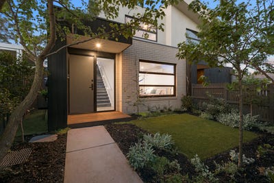 /international/au/33a-robert-street-parkdale-vic-152555788/