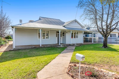 /international/au/27-green-street-lockhart-nsw-151914380/