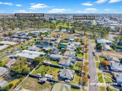 /international/au/19-bradshaw-street-horsham-vic-151091488/