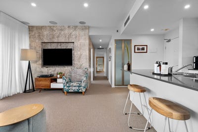 /international/au/704-14-honeysuckle-drive-newcastle-nsw-151261812/