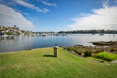 /international/au/28-1-koorooma-place-sylvania-nsw-151111152/