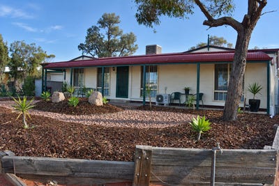 /international/au/8-irrapatana-road-roxby-downs-sa-152403976/