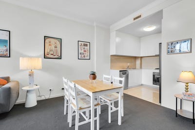 /international/au/5-3-17-queen-street-campbelltown-nsw-151512764/