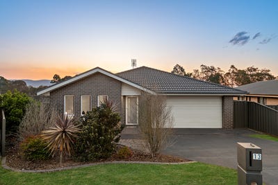 /international/au/13-hosking-place-cessnock-nsw-151173148/