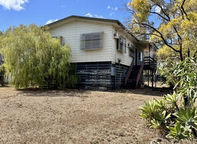 /international/au/9-jackson-avenue-moranbah-qld-152123544/