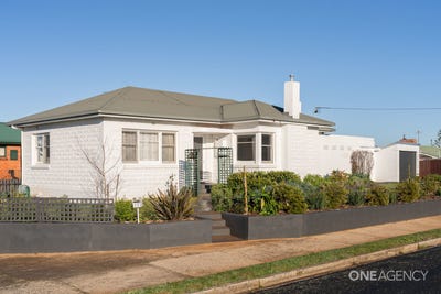 /international/au/74-york-street-devonport-tas-151601368/