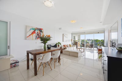 /international/au/303-3-compass-drive-biggera-waters-qld-151172068/