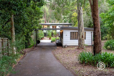 /international/au/18-chalet-road-badger-creek-vic-150846148/