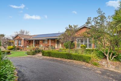 /international/au/4-nandillion-ponds-drive-orange-nsw-151379420/