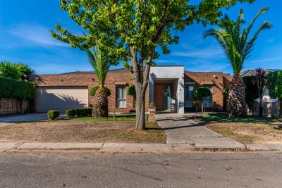 /international/au/11-glenview-street-roxburgh-park-vic-151292292/