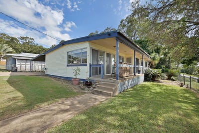 /international/au/28-leslie-street-sarina-qld-151196244/
