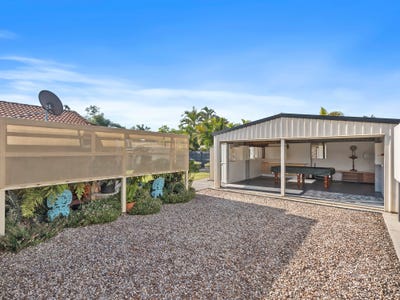 /international/au/11-smout-court-sandstone-point-qld-150896180/