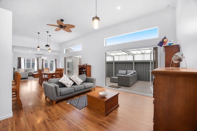 /international/au/17-mayesbrook-road-manor-lakes-vic-151415072/