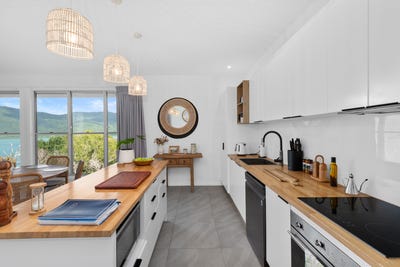 /international/au/9-neerim-crescent-shute-harbour-qld-148651952/