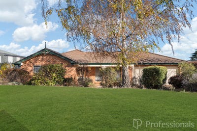 /international/au/4-barker-circuit-kelso-nsw-151334972/