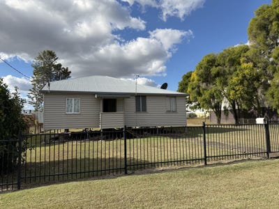 /international/au/9-spencer-street-monto-qld-151599348/