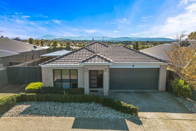 /international/au/8-morand-street-gisborne-vic-151302044/